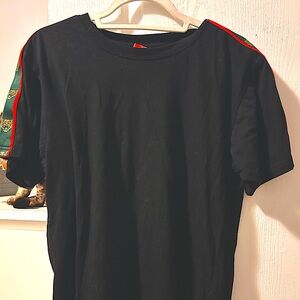 Men’s black T shirt